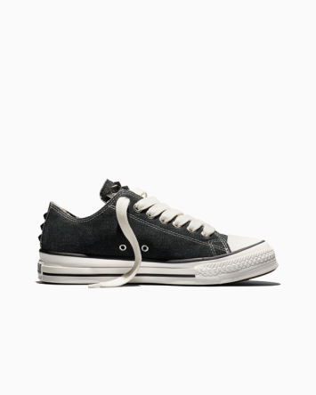 Chuck Taylor Throwback Distressed Studs